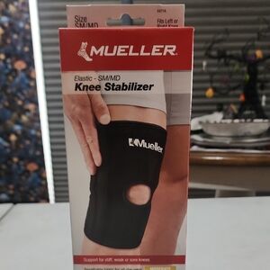 Mueller Black Knee Stabilizer
